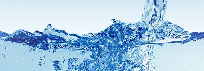 La différence entre eau de source et eau minérale · Purezza
